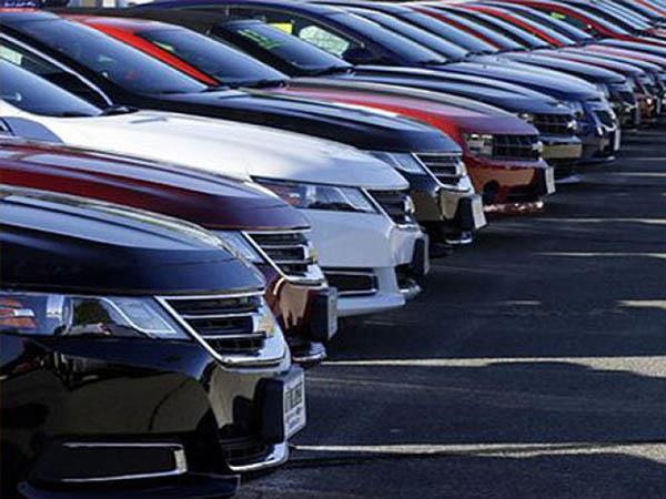 پاسکاری لیست واردکنندگان خودرو بین وزارت صنعت و بانک مرکزی